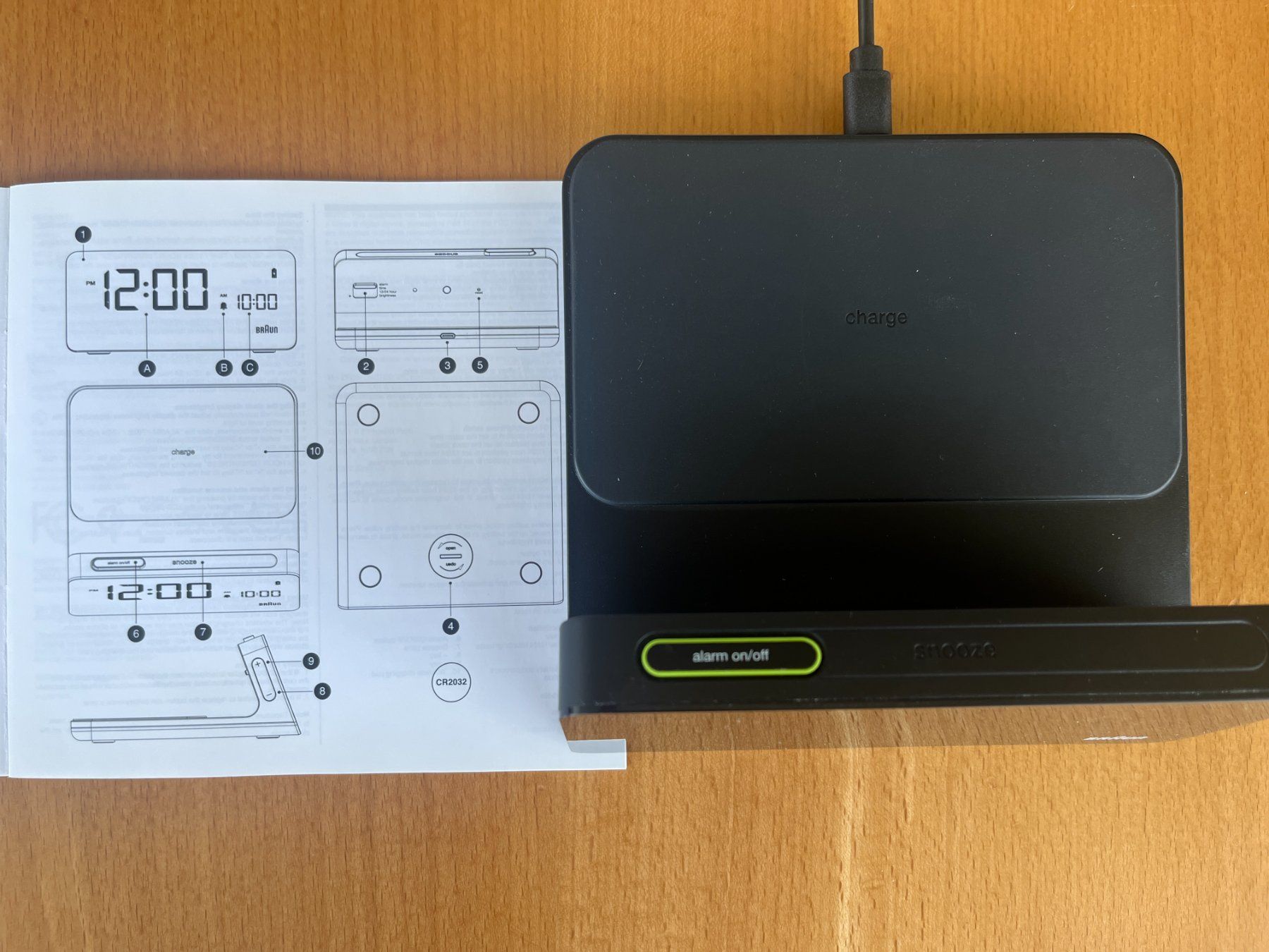 Braun Sveglie: Braun Wecker mit kabelloser Ladefunktion – Usato da Zürich venduto da Dmbz 1