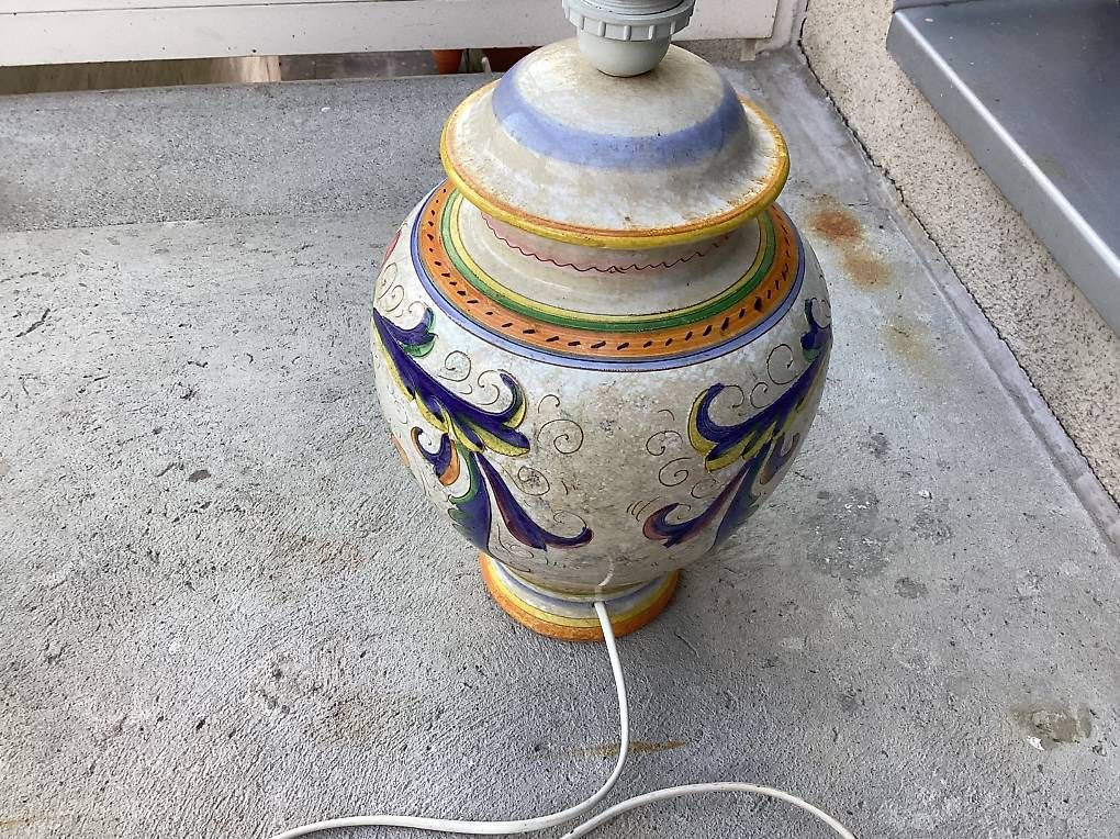 Lampes: Pied de lampe en faience – D'occasion à Vernier par cas_d8yw