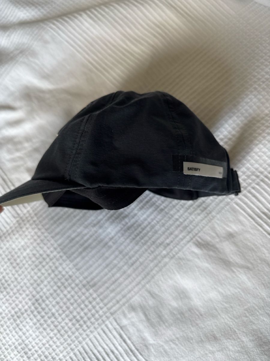 Satisfy Copricapi, berretti & cappellini: Satisfy running cap – Usato da Zürich venduto da pheoebephilo 2