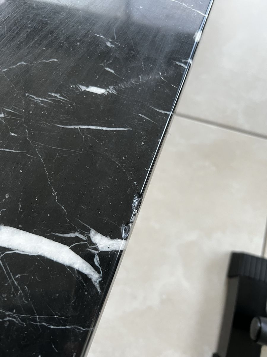 Tische: Table basse noir, marbre et métal. gebraucht – Gebraucht aus Tannay von valkyrichek 3