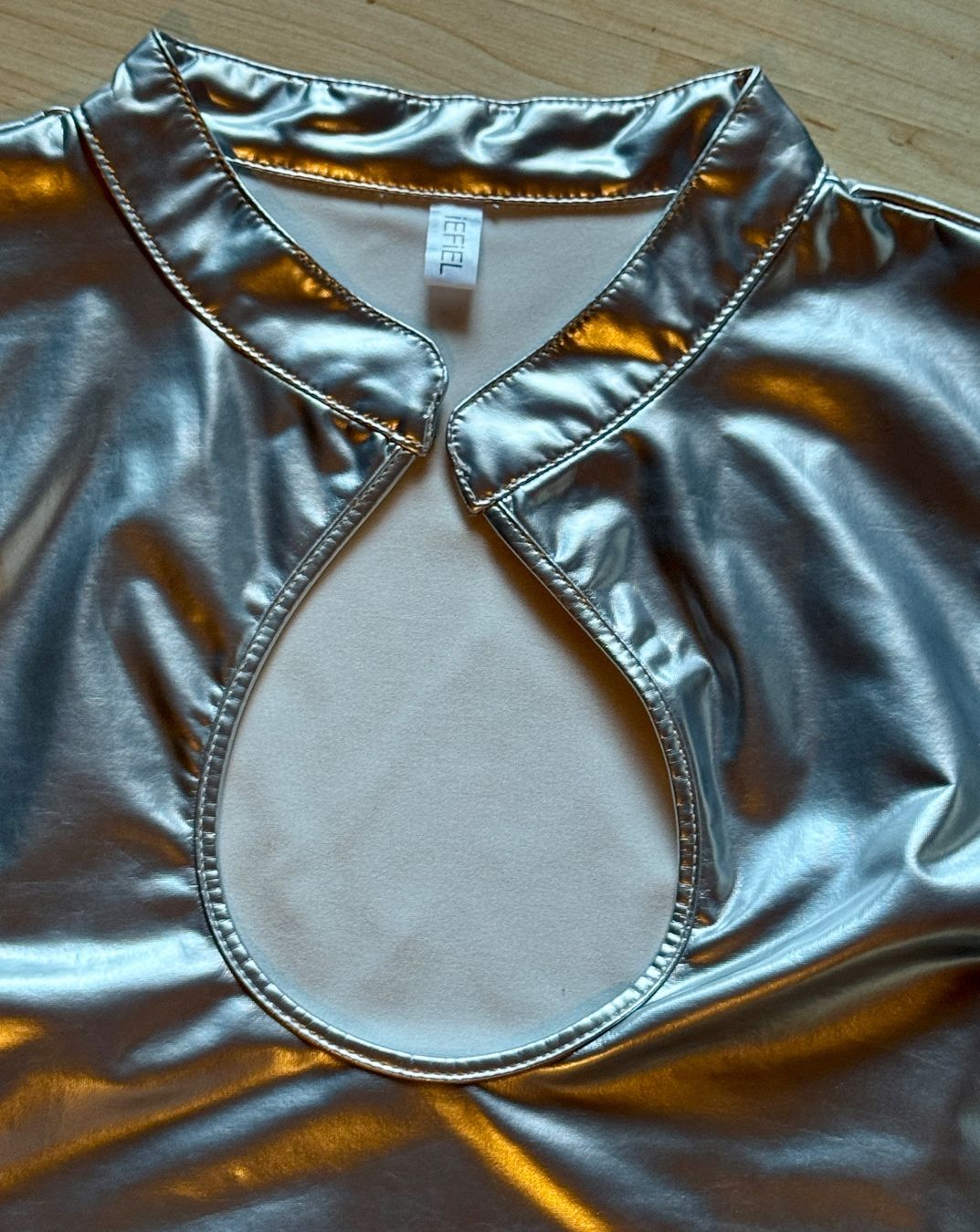 Top: Sexy Unisex Oberteil / Silber – Nuovo (secondo la descrizione) da Seuzach venduto da Inspektor99 1