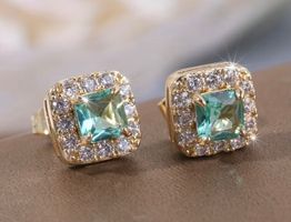 Clous d’oreilles plaqués jaune / pierre zircon vert turqu