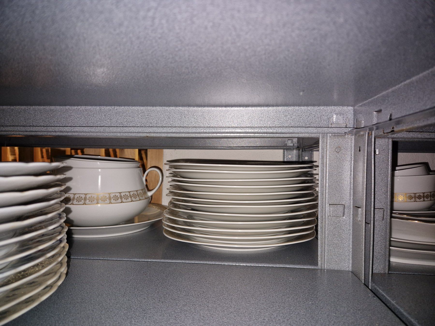 Set di piatti: Tafelservice Suisse Langenthal – Usato da Zürich venduto da Dana_71 4
