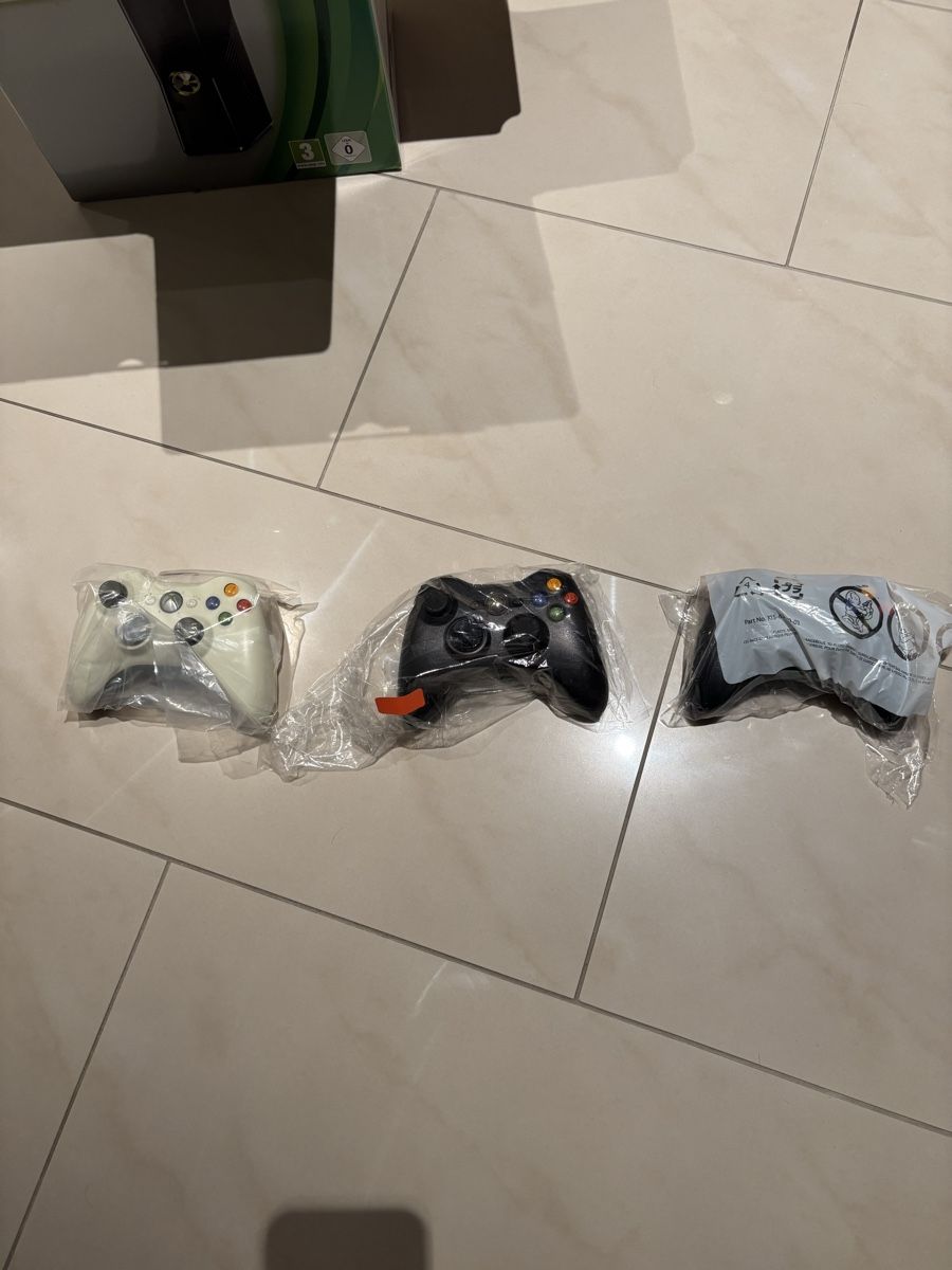 Microsoft Konsolen: Xbox 360 slim Bundle! Console, Games, Controllers – Gebraucht aus Belfaux von vik_c6z2 2