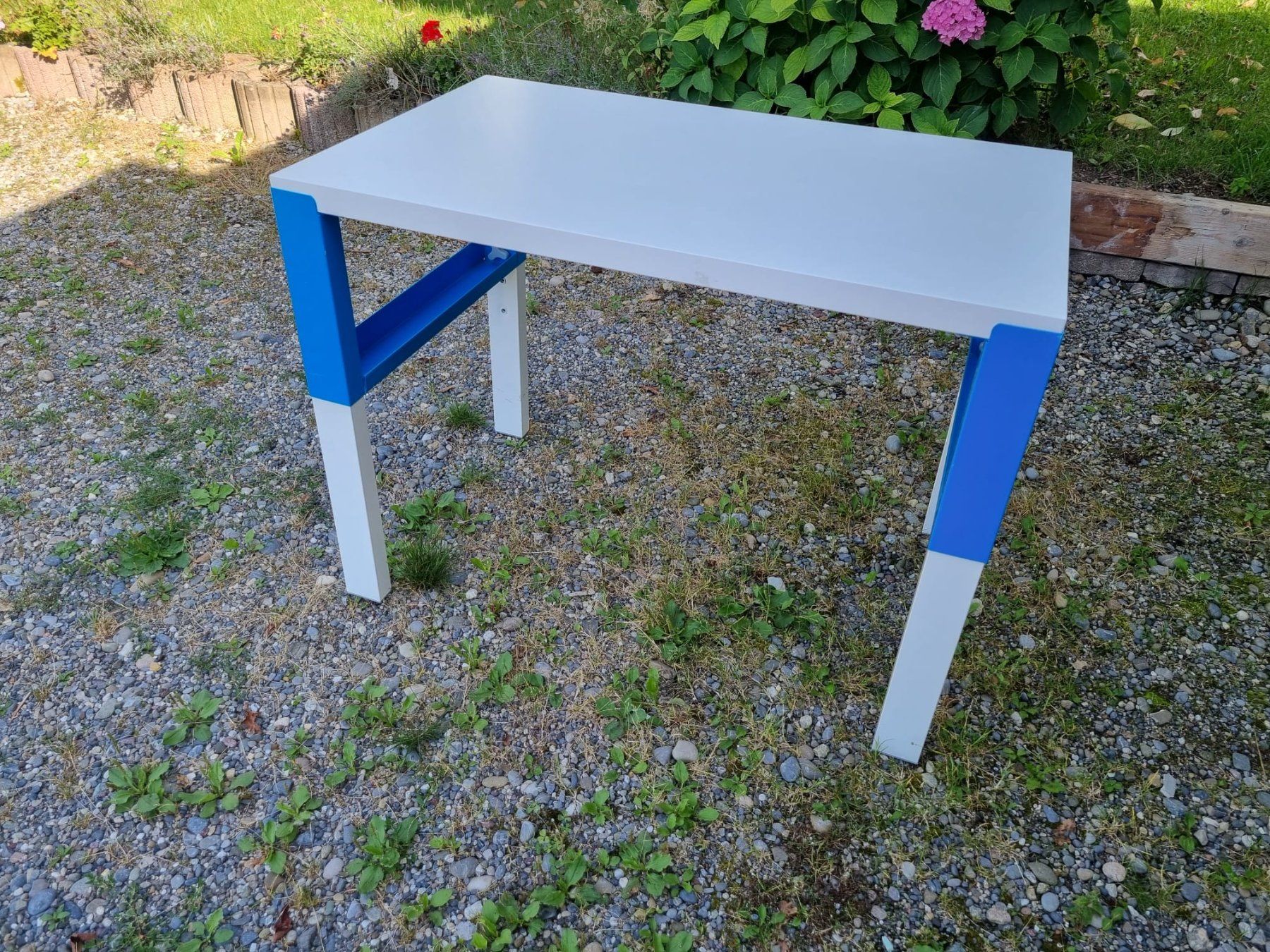 Ikea Tavoli: Schöner IKEA Kindertisch, blau/weiss – Usato da Uster venduto da chiki-chiki