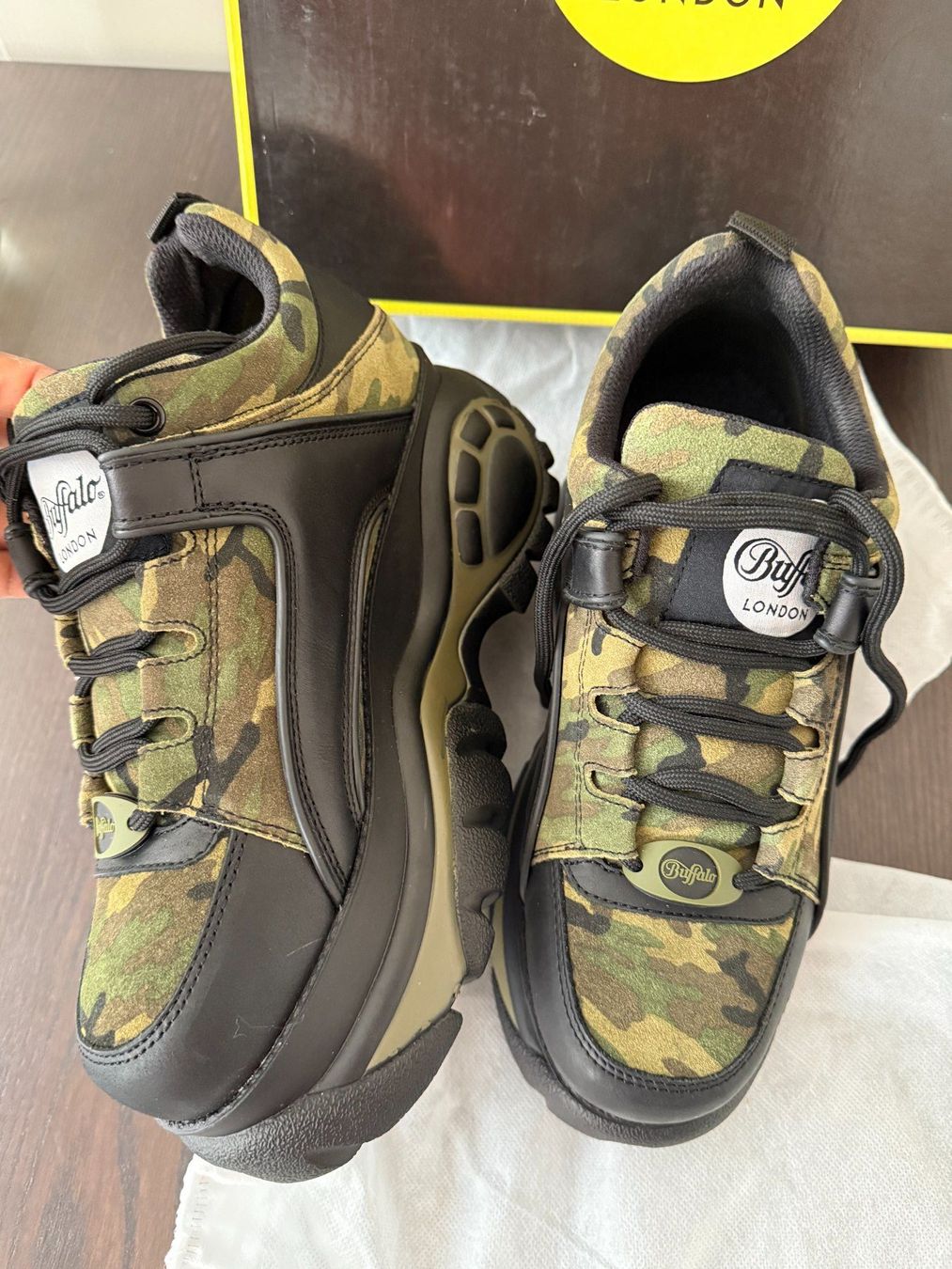 Buffalo Damenschuhe: Baskets/Sneakers/Plateforme Buffalo – Neu und originalverpackt aus Le Locle von tchanatakoua