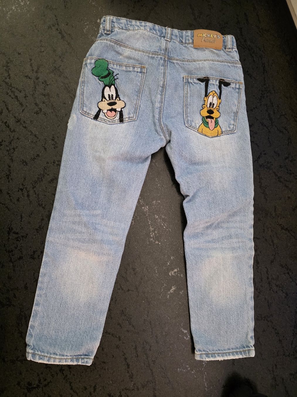 Zara Pantaloni: ZARA Disney Jeans 110 – Usato da St. Peterzell venduto da upcycling_ 1