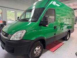 Véhicule utilitaire Iveco 35C18 vert d'occasion