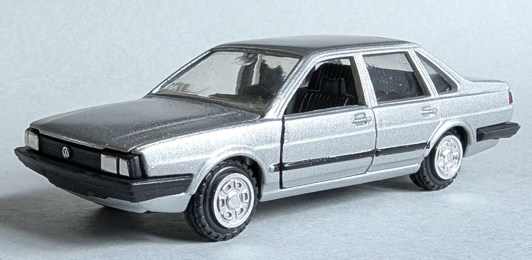 Conrad Modellini d'auto: Conrad VW Santana GL, 1/43 – Nuovo (secondo la descrizione) da Olten venduto da VanishingPoint.71