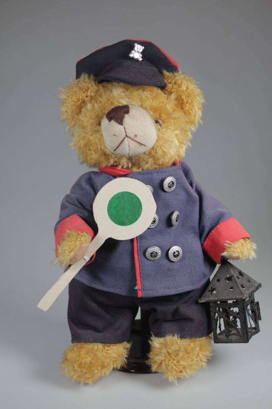 Giocattoli: Vintage Teddybär mit Laterne und Uniform – Usato da Basel venduto da IRMAundFRED