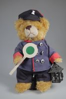 Vintage Teddybär mit Laterne und Uniform