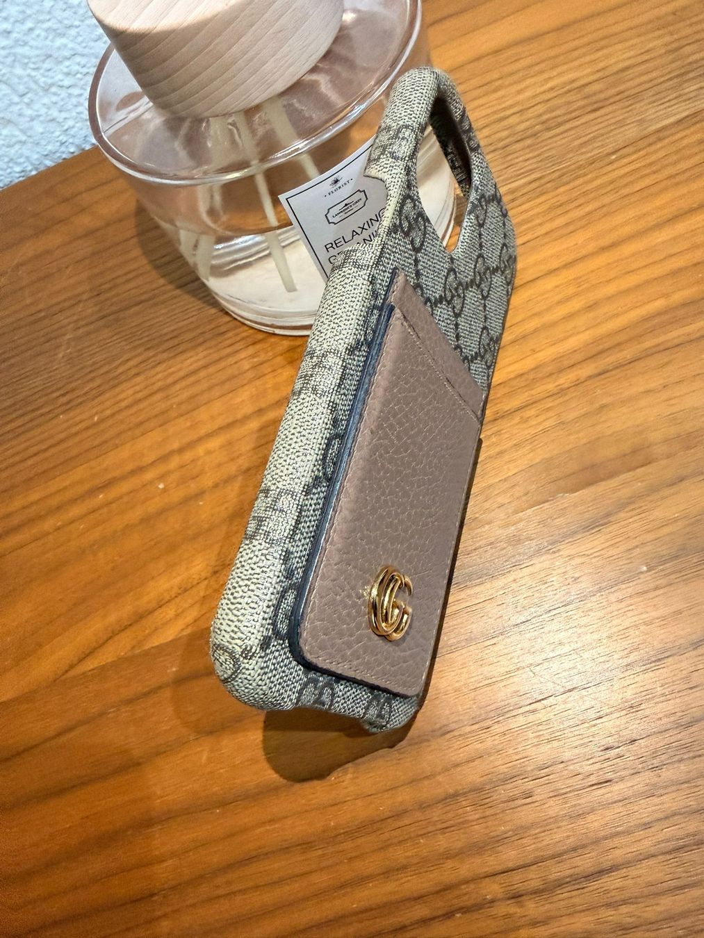 Apple Telefoni cellulari / Smartphones: Gucci iPhone 12 / 12 Pro Handyhülle mit Kartenfach – Usato da Zunzgen venduto da Fleksi 1