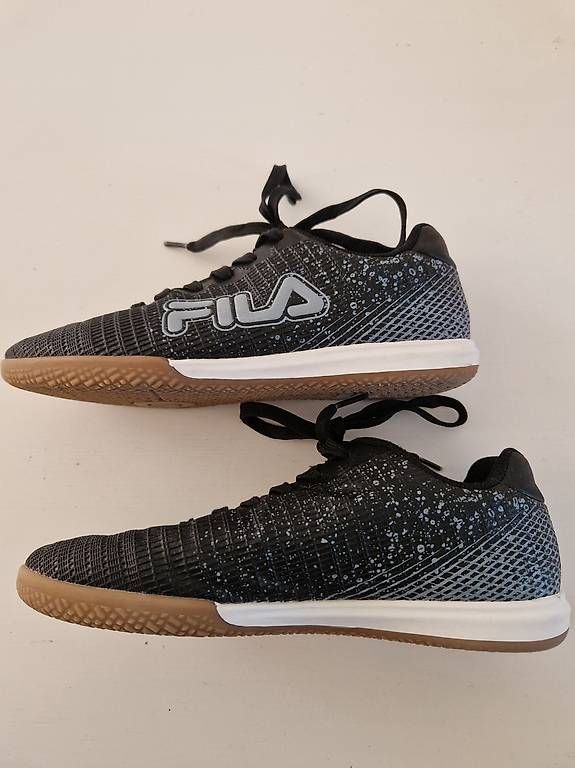 Scarpe per ragazzi: Hallenschuhe in Grösse 35 – Usato da Olten venduto da mel_8vjv 2