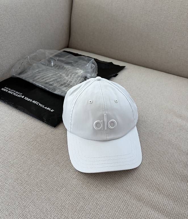 Alo Yoga Chapeaux, bonnets & casquettes: Alo Off-Duty Cap weiss neu – D'occasion à Lachen SZ par dar_hjg9