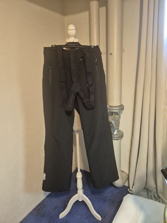 Neue Skihose Icepeak schwarz mit Hosenträgern Grösse 50. 