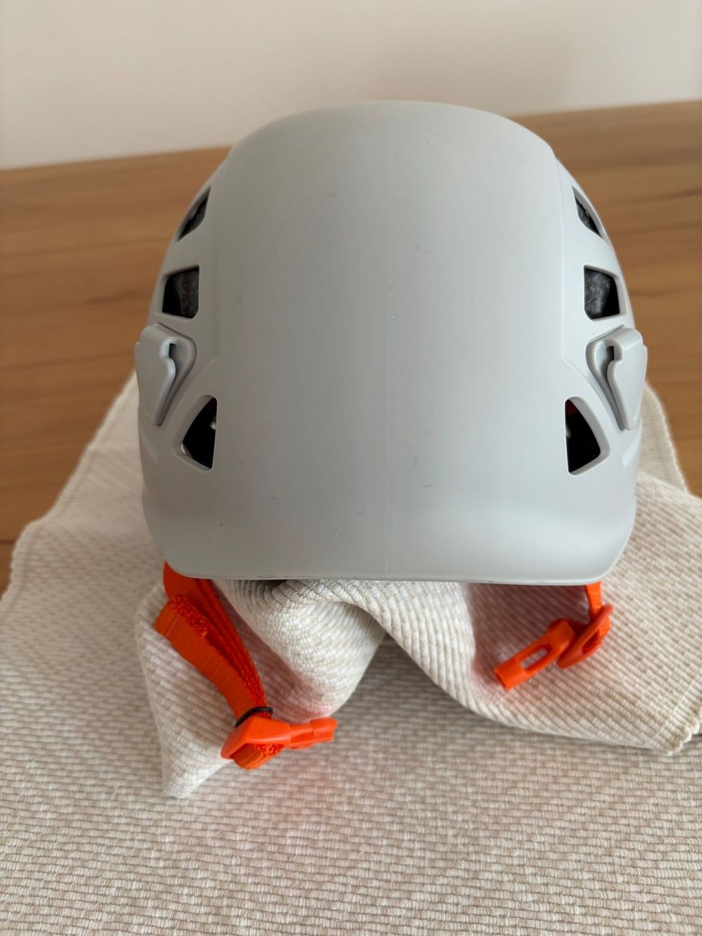 Helme: Kletterhelm Simond – Gebraucht aus Küsnacht ZH von Hell11 1