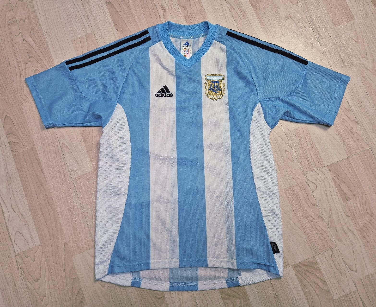 Adidas Leibchen & Hosen: Adidas 2002 Argentinien Trikot Grösse M – Neu (gemäss Beschreibung) aus St. Gallen von CaliSunshine