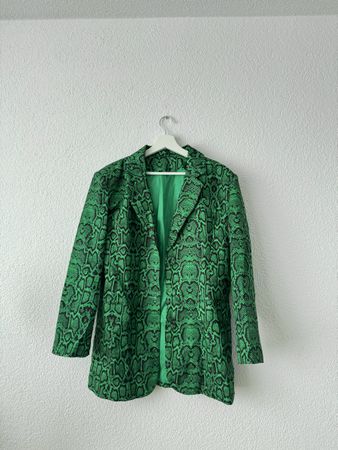 Grüner Blazer mit Schlangenprint