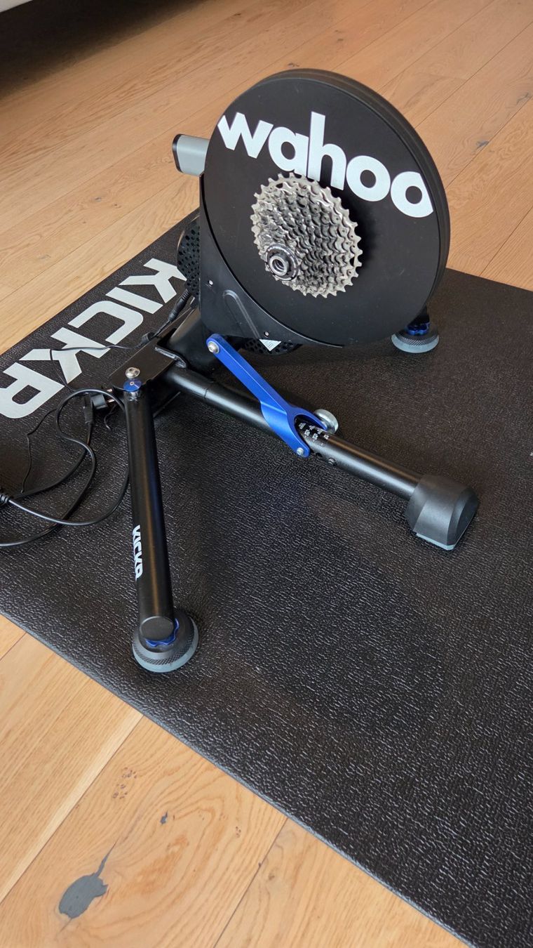 Wahoo Hometrainer: Wahoo KICKR v5 Smart Trainer + GRATIS Matte – Gebraucht aus Genève von mat_98vc