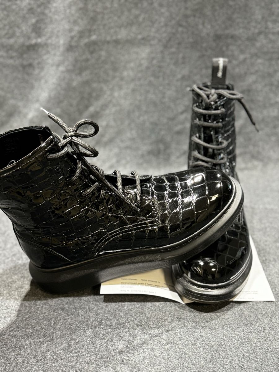Scarpe da donna: Alexander mc Queen Boots – Usato da Liestal venduto da KLAG 1