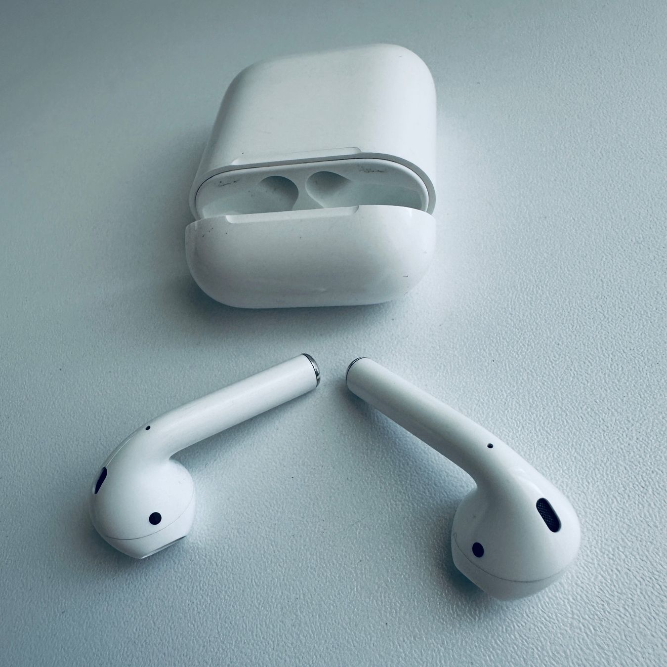 Apple Cuffie: Original Apple AirPods 2 Kopfhörer Wireless Lightning Kabel – Usato da Basel venduto da MY.AIRPODS.SHOP 1