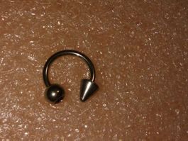 lippen piercing,,edelsthal,,,glanzig