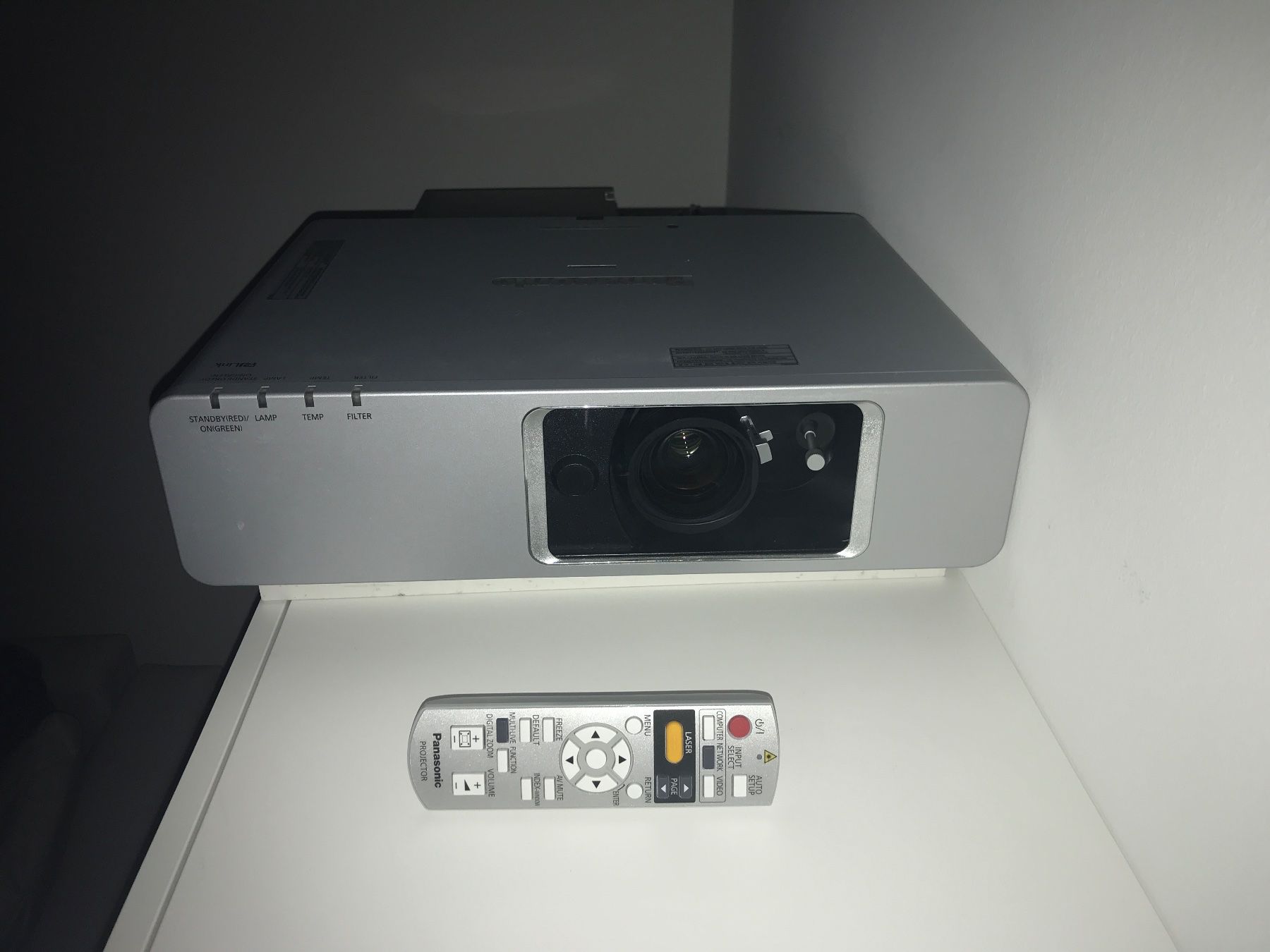 Panasonic Videoprojektoren: Panasonic Beamer PT-FI 300 – Gebraucht aus Oberwil BL von scorpio70 1