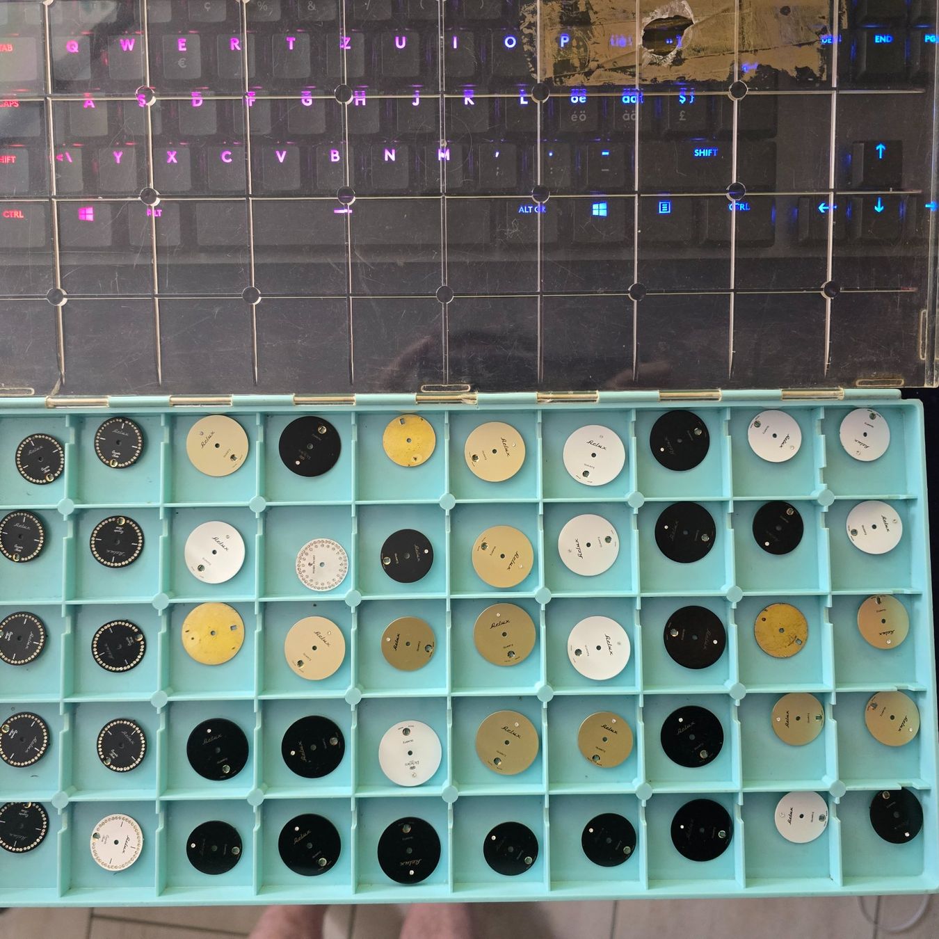 Orologi: Lot de 50 cadrans Arlux, – Usato da Tramelan venduto da Nirdan