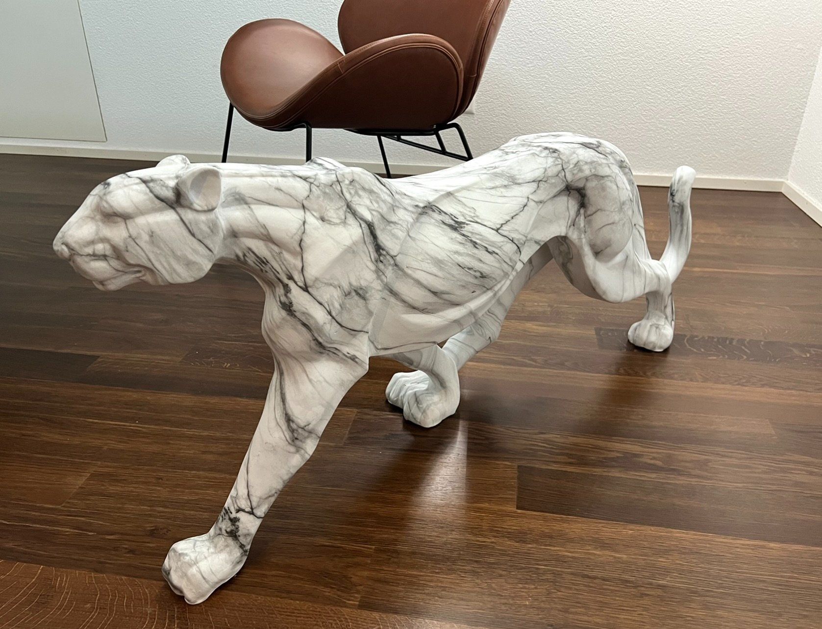 Statuette: 129cm Dekofigur Leopard Fiberglas Marmor-Look – Usato da Rüschlikon venduto da tta_22