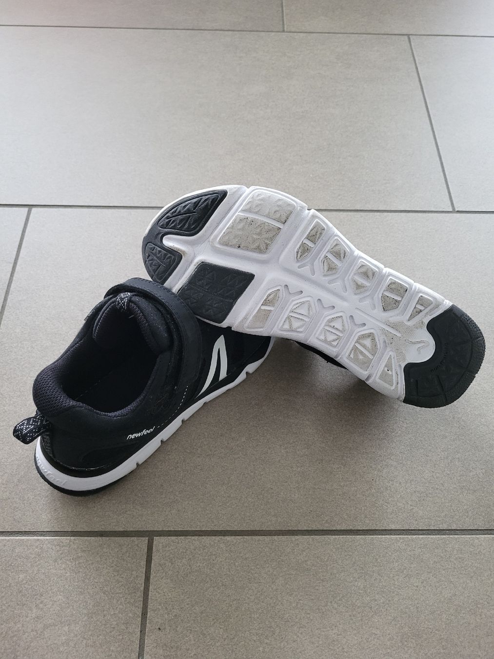 Decathlon Scarpe per ragazzi: Turnschuhe newfeel Gr.35 – Usato da Zollbrück venduto da Huki1 1