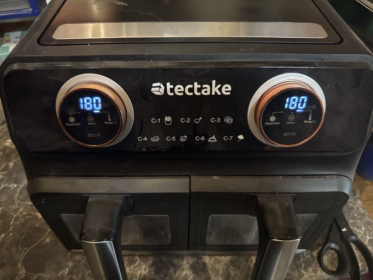 Appareils de cuisine: Heissluftfritteuse Tectake Doppelkammer akzeptabel – D'occasion à Oensingen par Troedler81 1