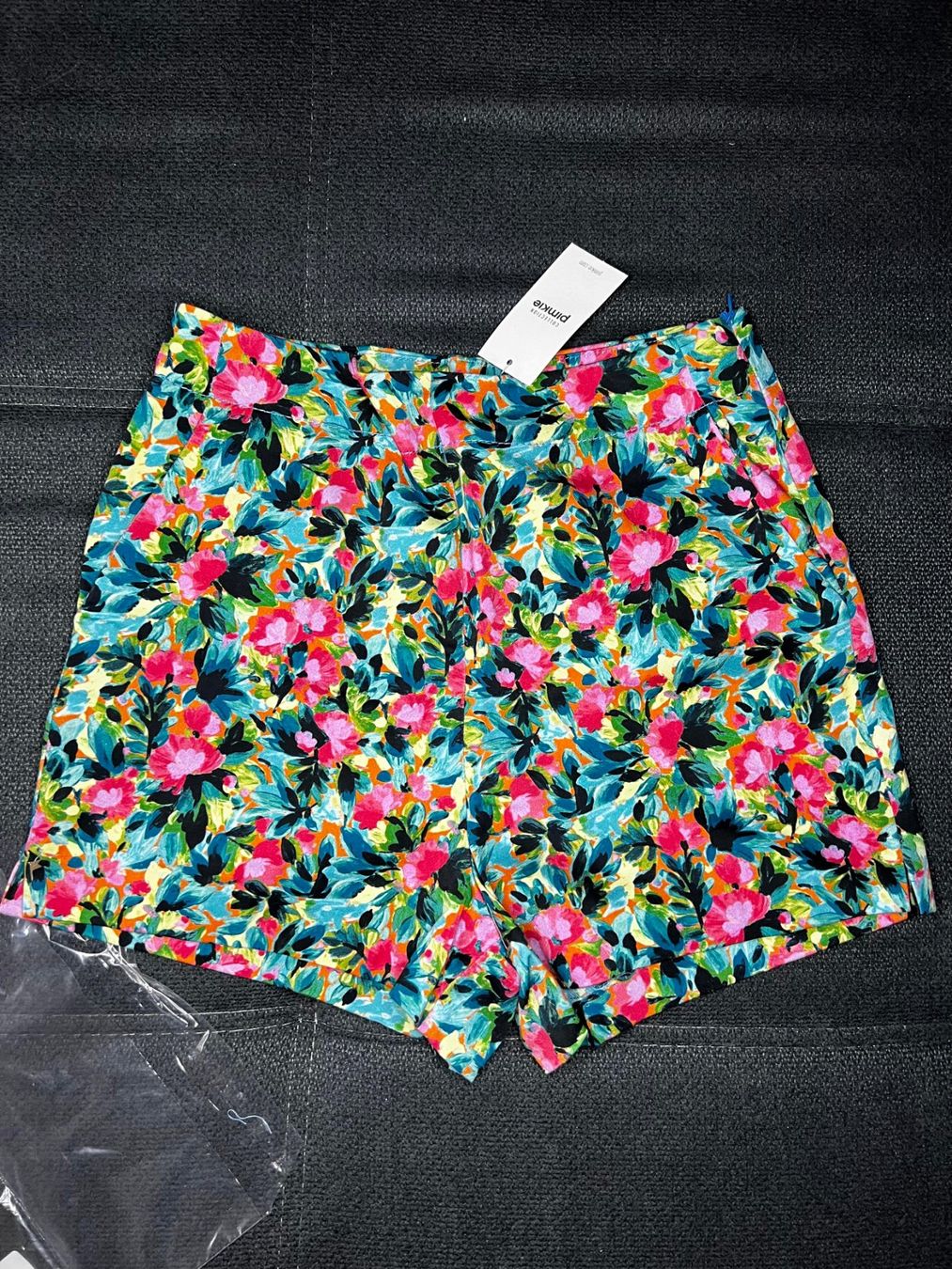 Pantalons: Pimkie Shorts EU36 – D'occasion à Riehen par edu_92w7