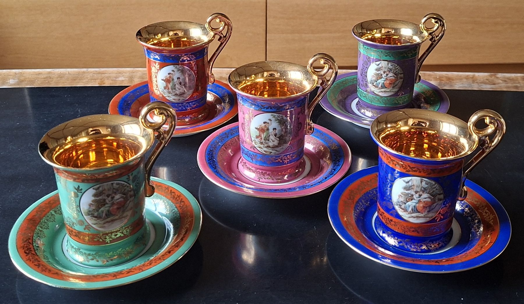 Set di piatti: 5 Tassen von Bremer & Schmidt, Germany – Usato da Liestal venduto da Abimos
