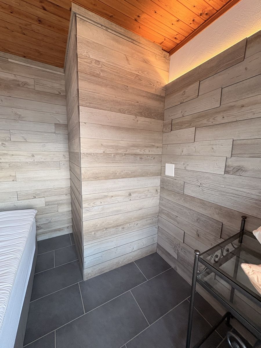 Toutes les décorations: Dekoratieve Wandpaneele, Eiche Optik, – D'occasion à Thalwil par zena4 5