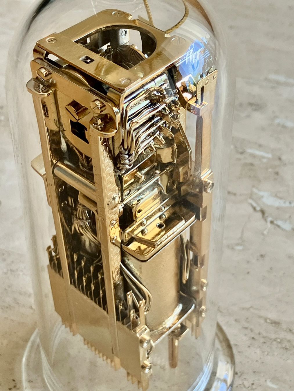 Tutte le decorazioni: Objet commémoratif Ascom/Hasler HS31 sous cloche, Steampunk – Nuovo (secondo la descrizione) da Chêne-Bougeries venduto da Vintage-Era