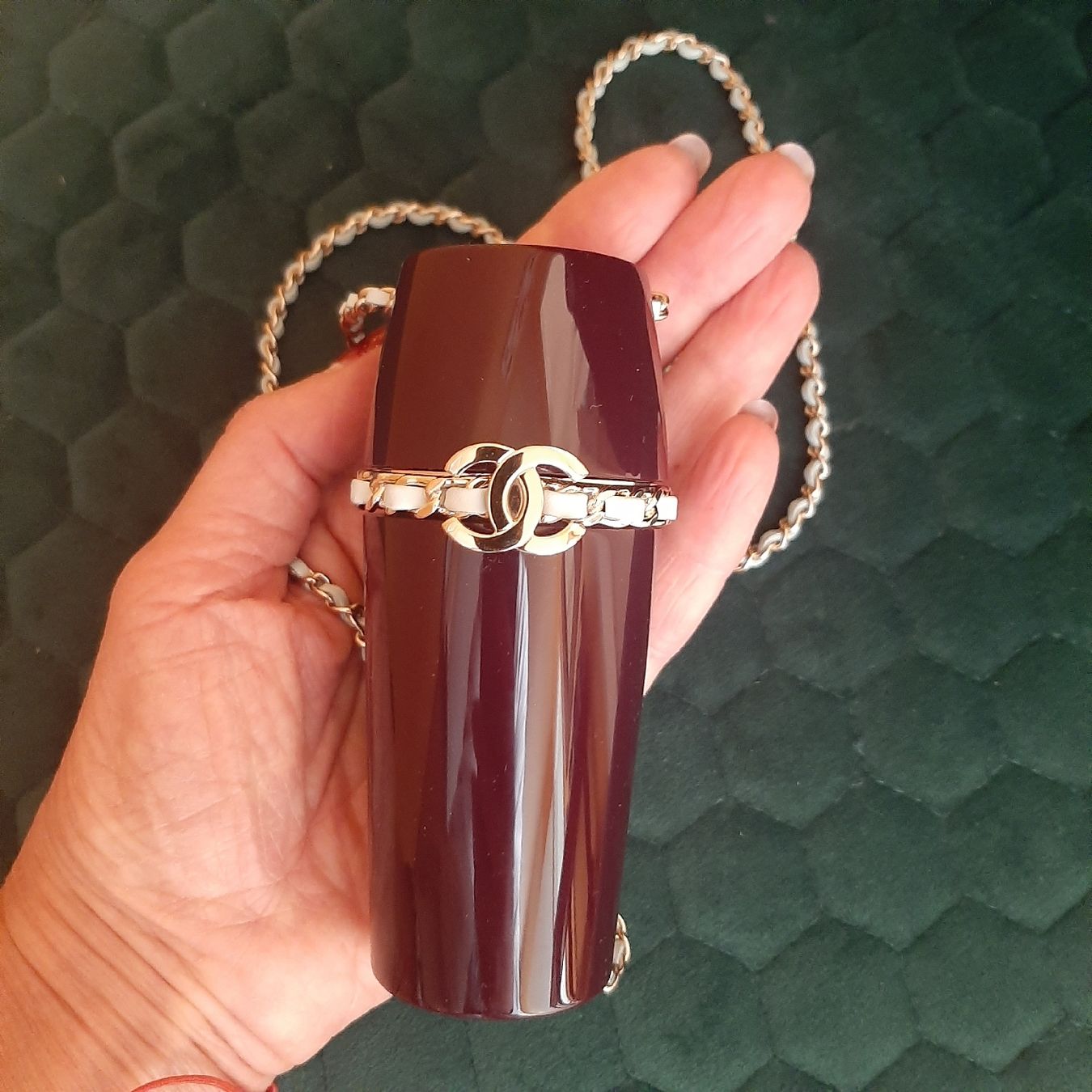 Chanel Catenine: Rare collier de défilé Lipstick Chanel – Nuovo (secondo la descrizione) da Chêne-Bourg venduto da chsandra34