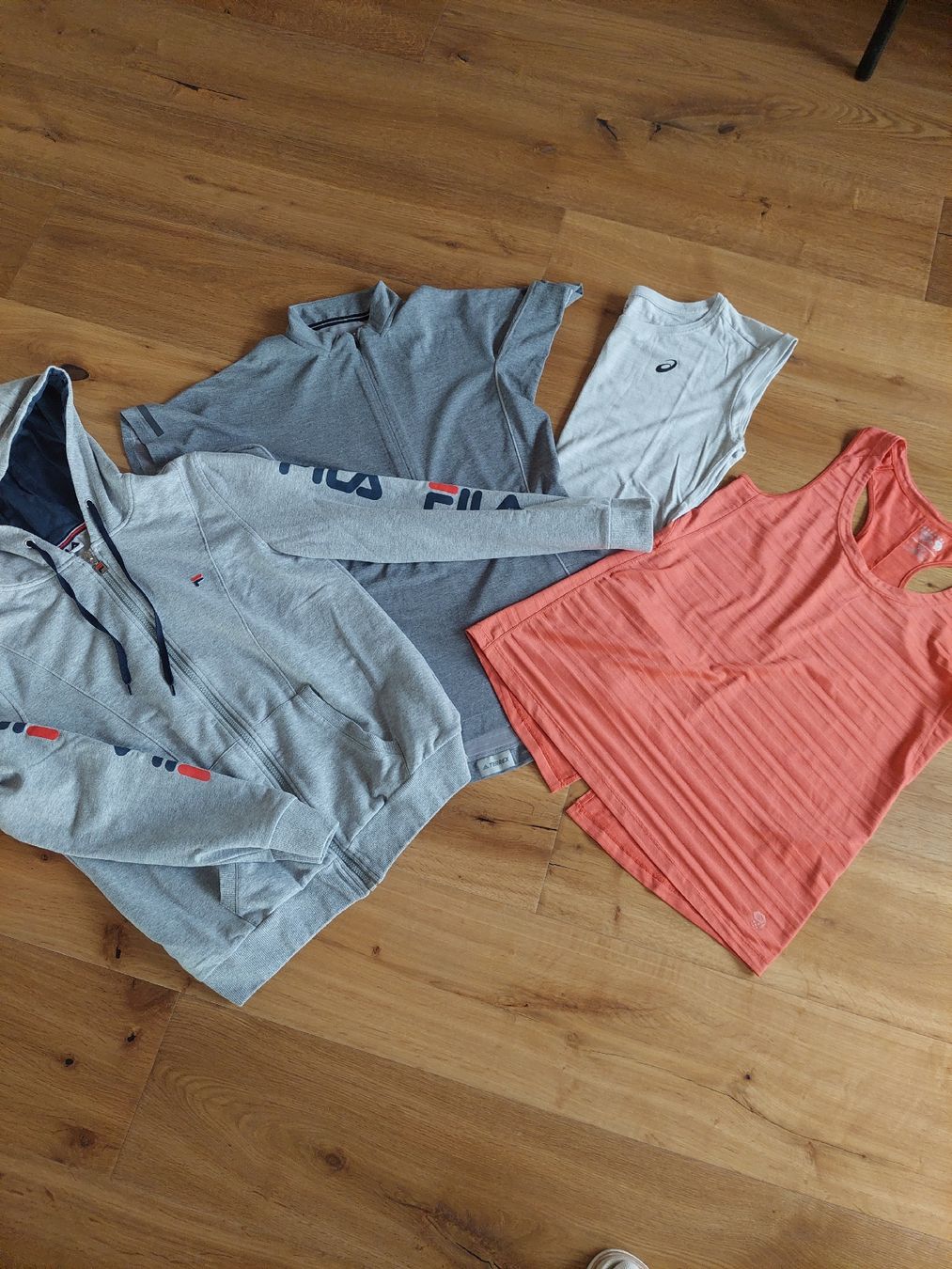 Kleiderpakete: Sportkleiderpaket, Damen, Gr. S – Gebraucht aus Schenkon von rausausdemhaus