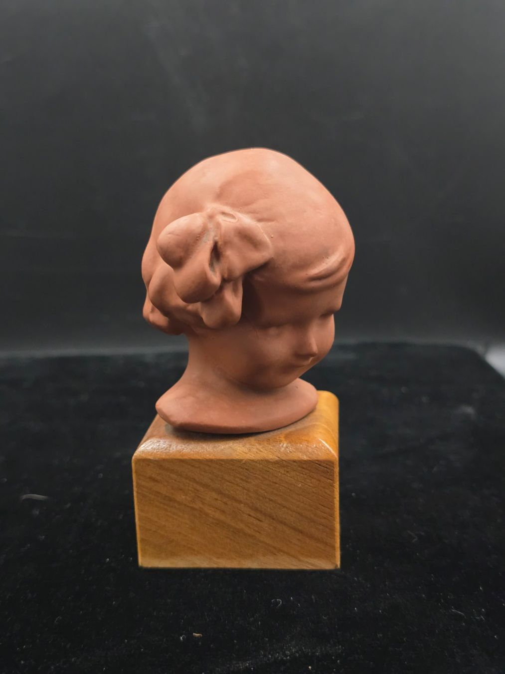 Sculture & Statue: Mädchenkopf Ton auf Holzsockel – Usato da Rorschacherberg venduto da snOOpydOg11 8