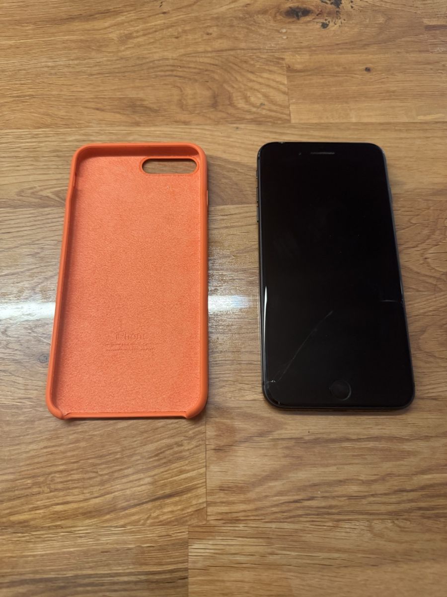 Apple Telefoni cellulari / Smartphones: iPhone 8 Plus 256GB Schwarz mit Schutzhülle – Usato da Mettmenstetten venduto da kewinzki01031989