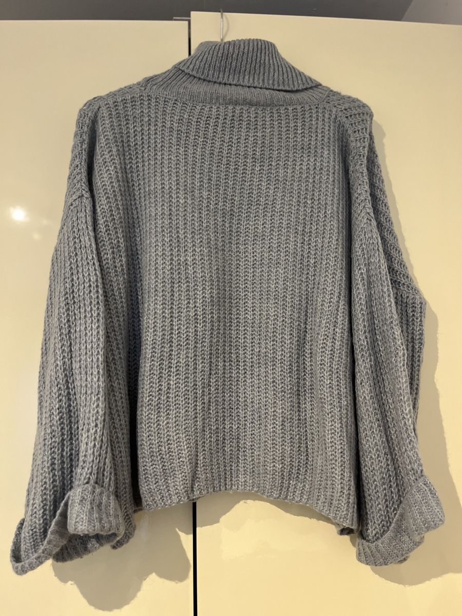 Zebra Pulls & Sweat-shirts: Hellblauer Rollkragenstrickpullover – D'occasion à Oberrieden par sha_kzs8 1