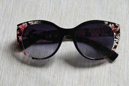 Sonnenbrille schwarz mit Blumenmuster