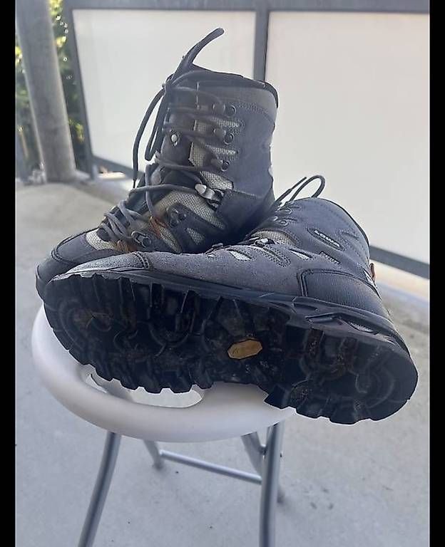 Scarpe da uomo: LOWA Wanderschuhe Gr UK 5 1/2 – Usato da Scheuren venduto da JenPad 1