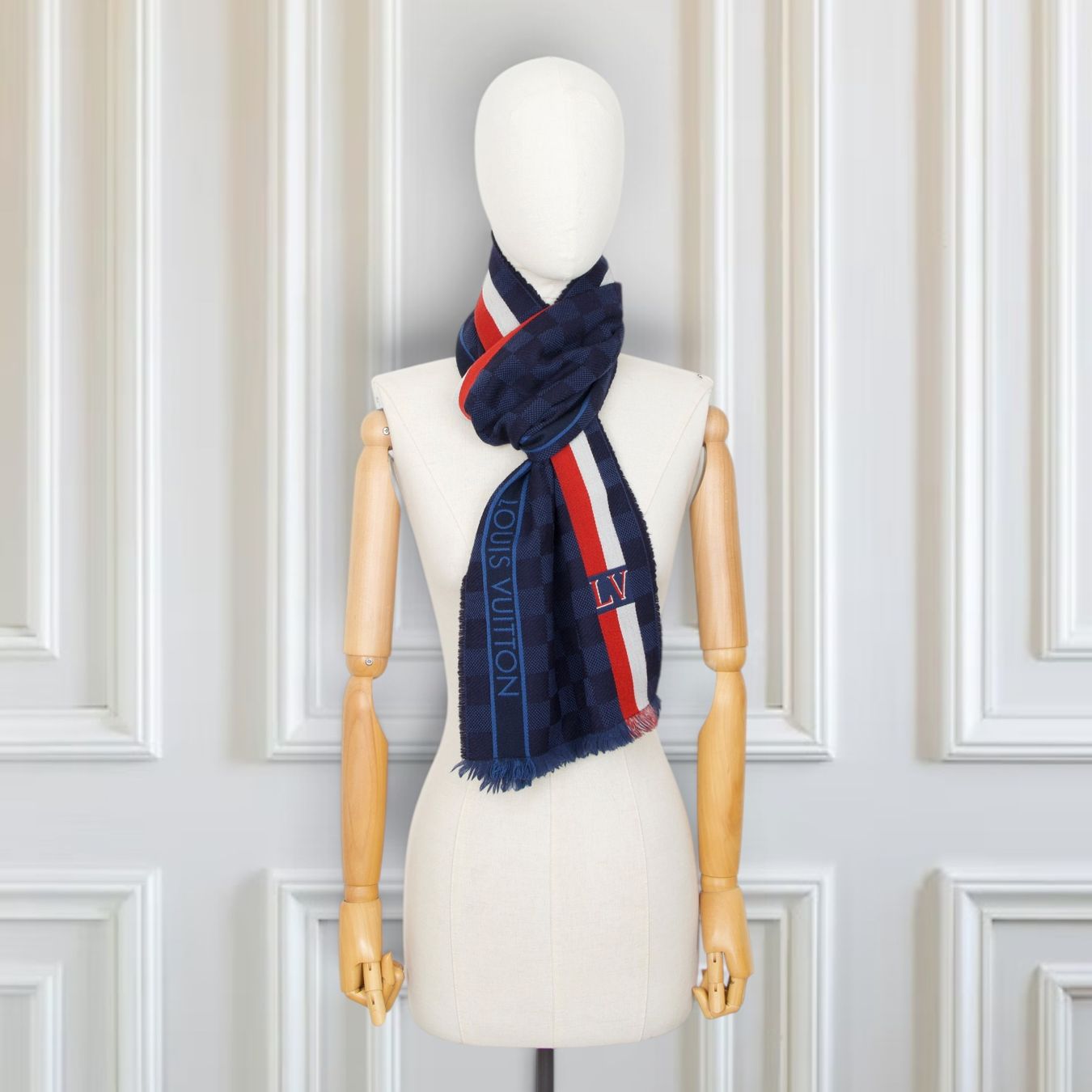 Louis Vuitton Foulard & Sciarpe: Louis Vuitton Schal Damier blau – Usato da Binningen venduto da Designerlabels 2