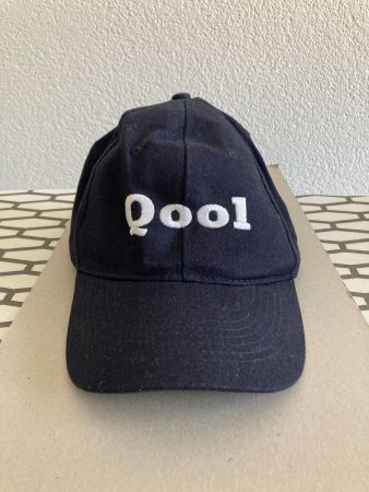 Casquette Qool bleu marine - Idéale pour le printemps! 🧢