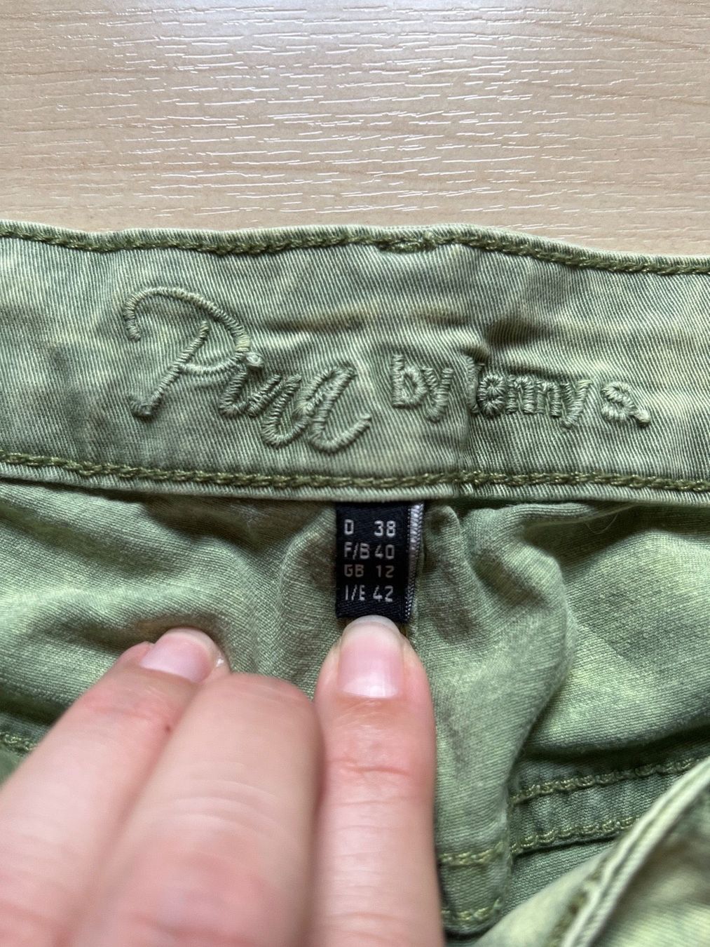 Pantaloni: Pina Hose – Usato da Roggliswil venduto da Eishockeygirl 1