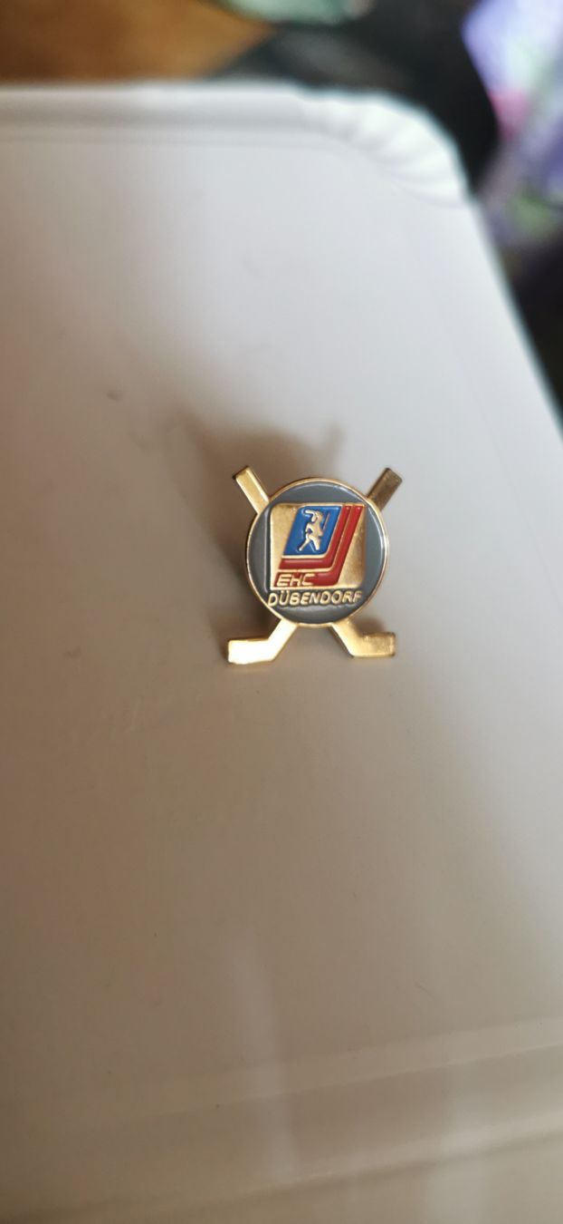 Placchette & Badge: Pin Hockey Dubendorf – Usato da Genève venduto da vins50