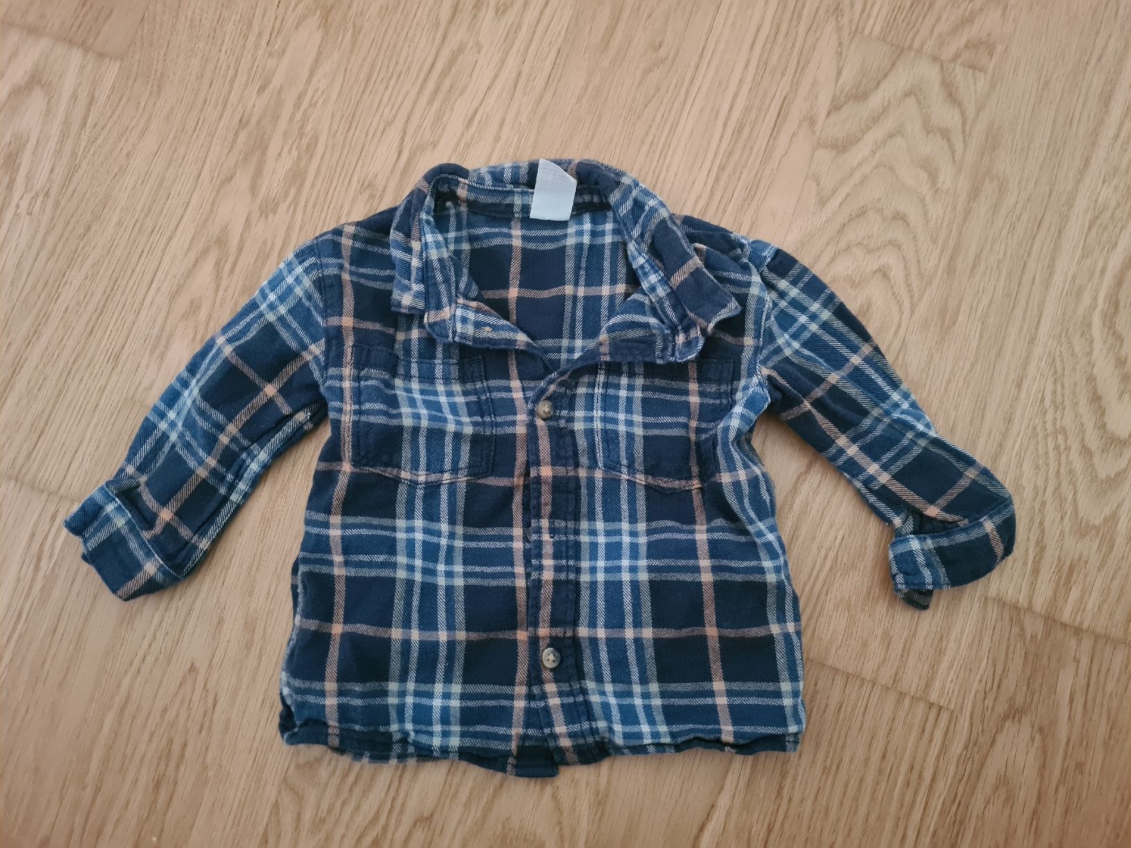 H&M Chemises, T-shirts & Polos: Kinderhemd H&M kariert Grösse 68  – D'occasion à Horw par Mirii91