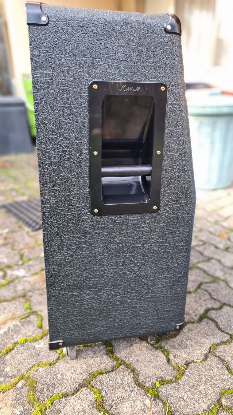 Marshall Casse acustiche: Marshall 1960 AV 412 angled Cabinet 4x12 – Usato da Uster venduto da bobnemet 3