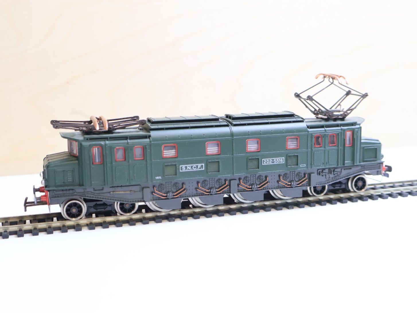 Jouef Modelleisenbahnen: JOUEF SNCF grosse E-Lok H0 DC – Gebraucht aus Winterthur von Monstera