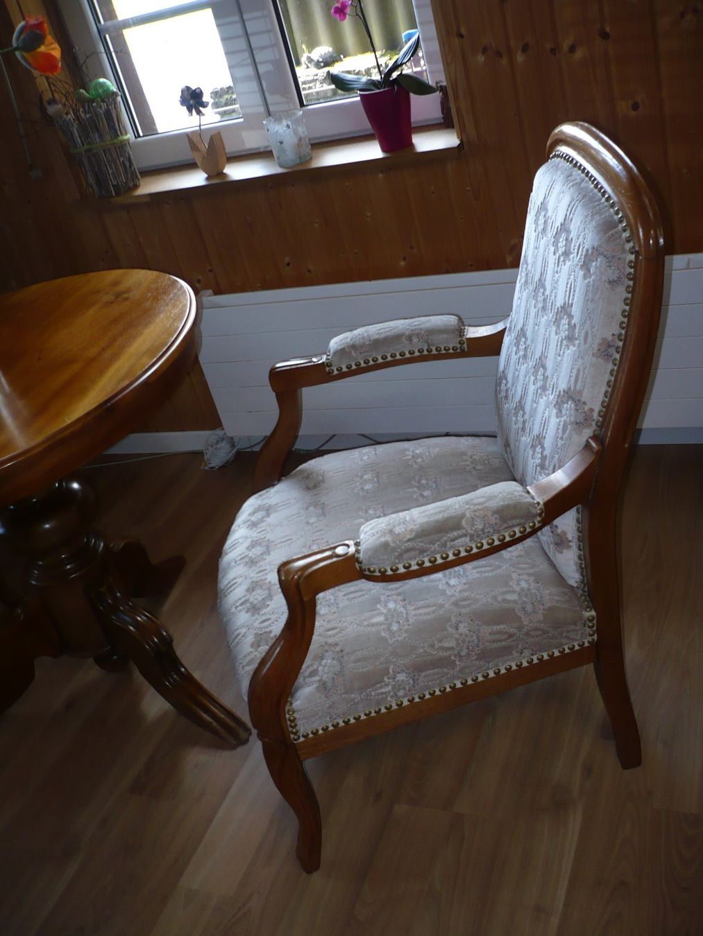 Set di tavolo e panche: runder Tisch mit 2 Stühlen – Usato da Merzligen venduto da Marthe22 4